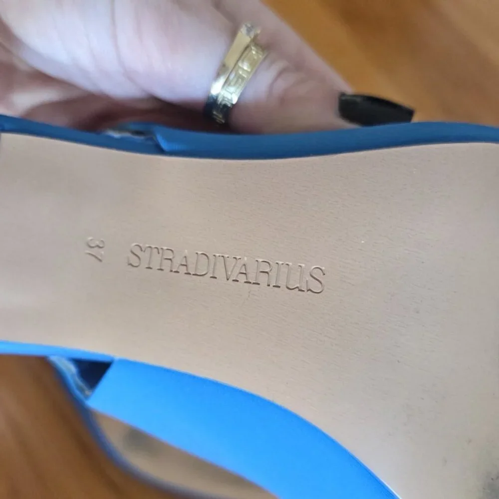 Stradivarius Cerulean Blue Sling Back Pumps - Picture 6 of 8
